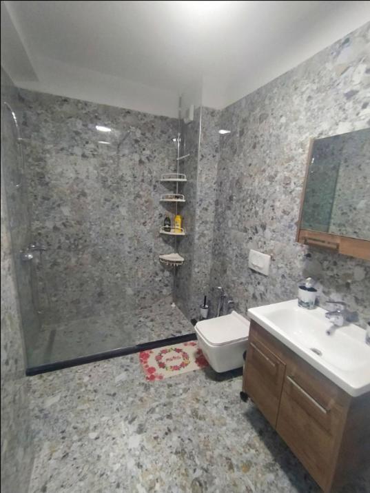 Апартаменты #1 Modern 1Br With Balcony In Up-And-Coming Hip Area Тирана Экстерьер фото